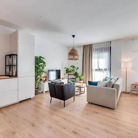 Urban Chic Loft Center *