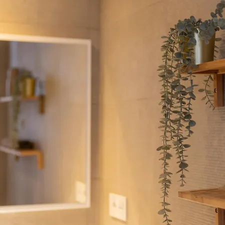 Urban Chic Loft Center Apartment *
